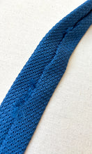 Načíst obrázek do prohlížeče Galerie, Klubová kravata Personality Milano z grenadinového hedvábí, vyrobeno v Itálii
