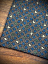 Load image into Gallery viewer, Cravate ascot vintage marron à motif géométrique Made in Italy
