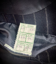 Charger l&#39;image dans la galerie, Costume à rayures vintage trois pièces en pure laine peignée 48/M
