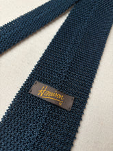 Afbeelding in Gallery-weergave laden, Harrison cravate marine vintage en tricot de soie Made in Italy
