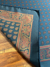 Lade das Bild in den Galerie-Viewer, Pochette vintage en soie à motif paisley
