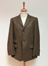 Charger l&#39;image dans la galerie, British House X Robert Noble blazer à chevrons en laine vierge 50
