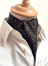 Load image into Gallery viewer, Cravate ascot vintage marron à motif géométrique Made in Italy
