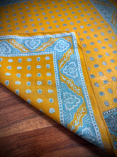 Lade das Bild in den Galerie-Viewer, Pochette jaune vintage à motif paisley 100% coton
