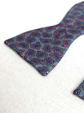 Charger l'image dans la galerie, Noeud papillon paisley vintage en soie
