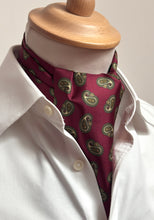Carica l'immagine nel visualizzatore di Gallery, Cravatta vintage con motivo paisley di Burberry, realizzata in Inghilterra
