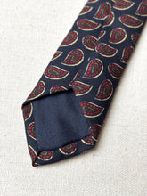 Load image into Gallery viewer, Drake's cravate paisley marine Made in England
