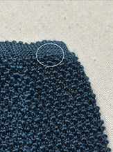 Afbeelding in Gallery-weergave laden, Harrison cravate marine vintage en tricot de soie Made in Italy
