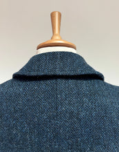 Lade das Bild in den Galerie-Viewer, Harris Tweed X Beaver’s manteau femme en tweed à chevrons 100% laine vierge 36
