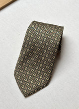 Cargar imagen en el visor de la galería, Caleffi Roma cravate en soie à motif géométrique Made in Italy
