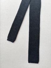 Charger l&#39;image dans la galerie, Cravate grise vintage tricot en pure laine
