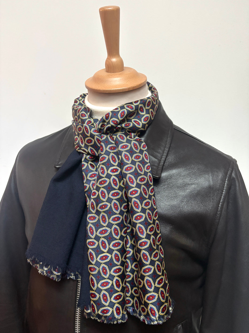 Cacharel écharpe double face en laine et soie Made in Italy