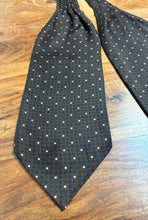 Load image into Gallery viewer, Cravate ascot vintage marron à motif géométrique Made in Italy
