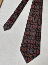 Lade das Bild in den Galerie-Viewer, Pierre Cardin cravate noire vintage paisley en soie Made in Italy
