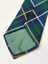 Cargar imagen en el visor de la galería, The Scotch House cravate tartan en laine vierge Made in Scotland
