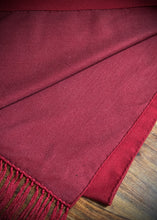 Afbeelding in Gallery-weergave laden, Holliday &amp; Brown London grand foulard classique en laine
