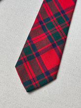 Charger l&#39;image dans la galerie, Cravate tartan Mackintosh en pure laine vierge Made in Scotland
