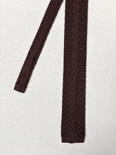 Charger l&#39;image dans la galerie, Cravate marron vintage en tricot de soie

