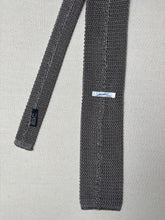 Charger l&#39;image dans la galerie, Mattabisch Napoli cravate gris à pois en tricot de soie
