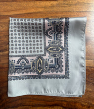 Charger l&#39;image dans la galerie, Duo de pochettes vintage en soie
