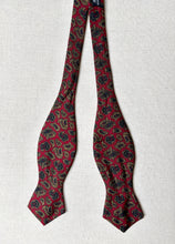 Načíst obrázek do prohlížeče Galerie, Burberrys vintage paisley hedvábný motýlek, vyrobeno v Anglii
