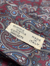 Charger l'image dans la galerie, Cravate ascot vintage bordeaux en soie à motif floral
