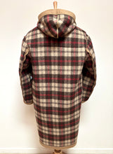 Afbeelding in Gallery-weergave laden, Gloverall manteau duffle-coat beige en laine Made in England
