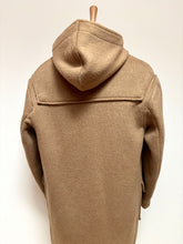 Afbeelding in Gallery-weergave laden, Gloverall manteau duffle-coat beige en laine Made in England
