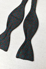 Charger l&#39;image dans la galerie, Duo de noeuds papillon en soie vintage
