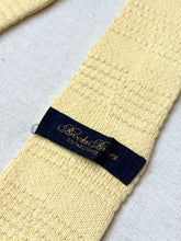 Charger l&#39;image dans la galerie, Brooks Brothers cravate jaune à bout carré en coton
