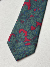 Cargar imagen en el visor de la galería, Vivax by Sambrook Witting cravate en soie Made in England
