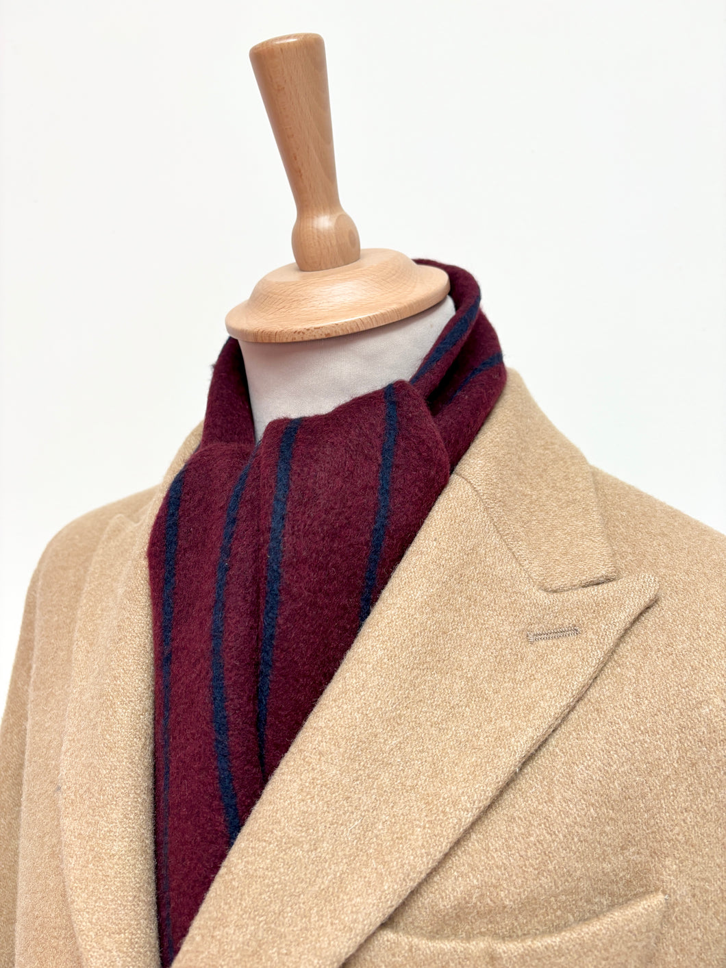 Johnstons of Elgin écharpe bordeaux et marine en laine et cachemire Made in Scotland