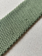 Charger l&#39;image dans la galerie, Cravate tricot vintage 100% laine vert amande
