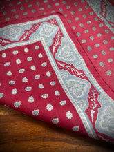 Lade das Bild in den Galerie-Viewer, Pochette rouge vintage à motif paisley 100% coton
