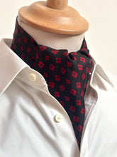 Load image into Gallery viewer, Cravate ascot vintage noire à motif géométrique Made in England
