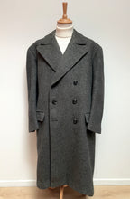 Charger l'image dans la galerie, Pardessus croisé gris vintage de 1957 en laine Made in France
