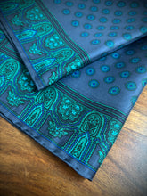 Load image into Gallery viewer, Franco Bassi pochette vintage en soie à motif géométrique Made in Italy
