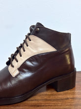 Charger l'image dans la galerie, Bottines à lacets vintage femme en cuir de veau lisse marron et crème 35 FR
