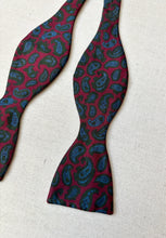 Charger l&#39;image dans la galerie, Duo de noeuds papillon en soie vintage
