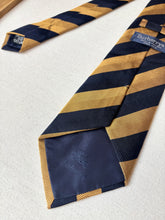 Charger l&#39;image dans la galerie, Burberrys&#39; cravate club vintage Made in England
