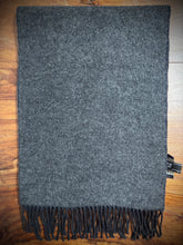 Charger l'image dans la galerie, Atelier F&amp;B Genève écharpe double face en laine vierge Made in Germany
