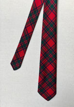 Carica l'immagine nel visualizzatore di Gallery, Cravatta in tartan di lana The Scotch House, realizzata in Scozia
