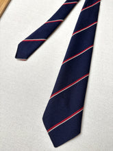Charger l'image dans la galerie, Austin Reed cravate marine club en laine Made in England
