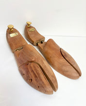 Carica l&#39;immagine nel visualizzatore di Gallery, Embauchoirs en bois Loding Pointure 44 FR
