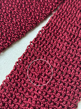 Načíst obrázek do prohlížeče Galerie, Holliday &amp; Brown Ltd cravate rouge vintage en tricot de soie Made in England
