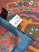 Lade das Bild in den Galerie-Viewer, Degand Brussels pochette florale vintage marine en soie Made in England

