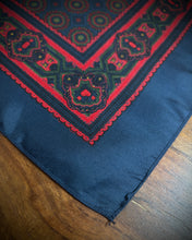 Charger l'image dans la galerie, Pochette bleue vintage en soie à motif géométrique Made in England
