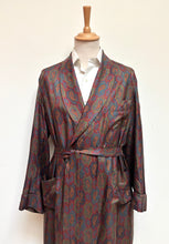 Afbeelding in Gallery-weergave laden, Cerruti robe de chambre paisley vintage à col châle en pure soie Made in France
