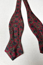 Načíst obrázek do prohlížeče Galerie, Burberrys vintage paisley hedvábný motýlek, vyrobeno v Anglii
