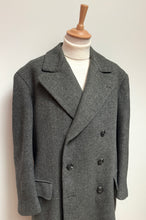 Charger l'image dans la galerie, Pardessus croisé gris vintage de 1957 en laine Made in France
